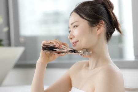 The Brashu Revo Multifunctional comb for washing the scalp, massage and styling