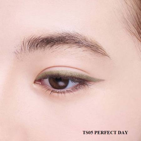 THREE Mesmerizing Performance Eyeliner Pencil 