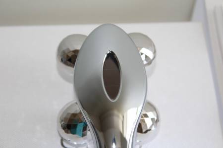 картинка MTG ReFa 4 Carat Lifting massage for the face and body магазин одежды и аксессуаров являющийся официальным дистрибьютором в России  MTG ReFa 4 Carat Lifting massage for the face and body