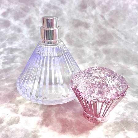 картинка Jill Stuart Brilliant Jewel Sheer Eau de Toilette магазин одежды и аксессуаров являющийся официальным дистрибьютором в России  Jill Stuart Brilliant Jewel Sheer Eau de Toilette