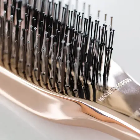 The Brashu Revo Multifunctional comb for washing the scalp, massage and styling