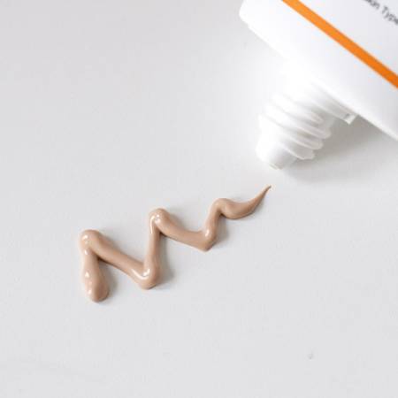 картинка OneC BB + CC Cream BB + CC Cream with SPF50 + PA ++, 40g магазин одежды и аксессуаров являющийся официальным дистрибьютором в России  OneC BB + CC Cream BB + CC Cream with SPF50 + PA ++, 40g