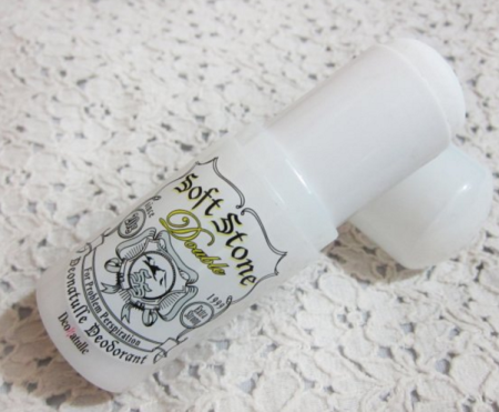 картинка Deonachure Deonatulle Soft Stone Deodorant Natural deodorant stick 20 gr магазин одежды и аксессуаров являющийся официальным дистрибьютором в России  Deonachure Deonatulle Soft Stone Deodorant Natural deodorant stick 20 gr