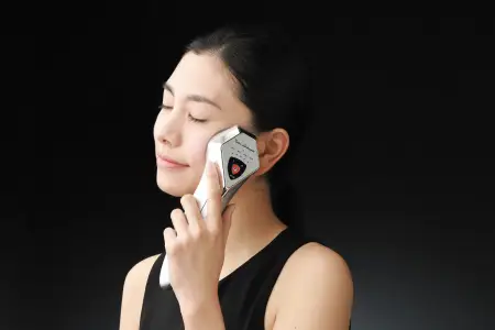 Rhythm & Tonino Lamborghini ALPHA・ONE Super-tech beauty device for the face