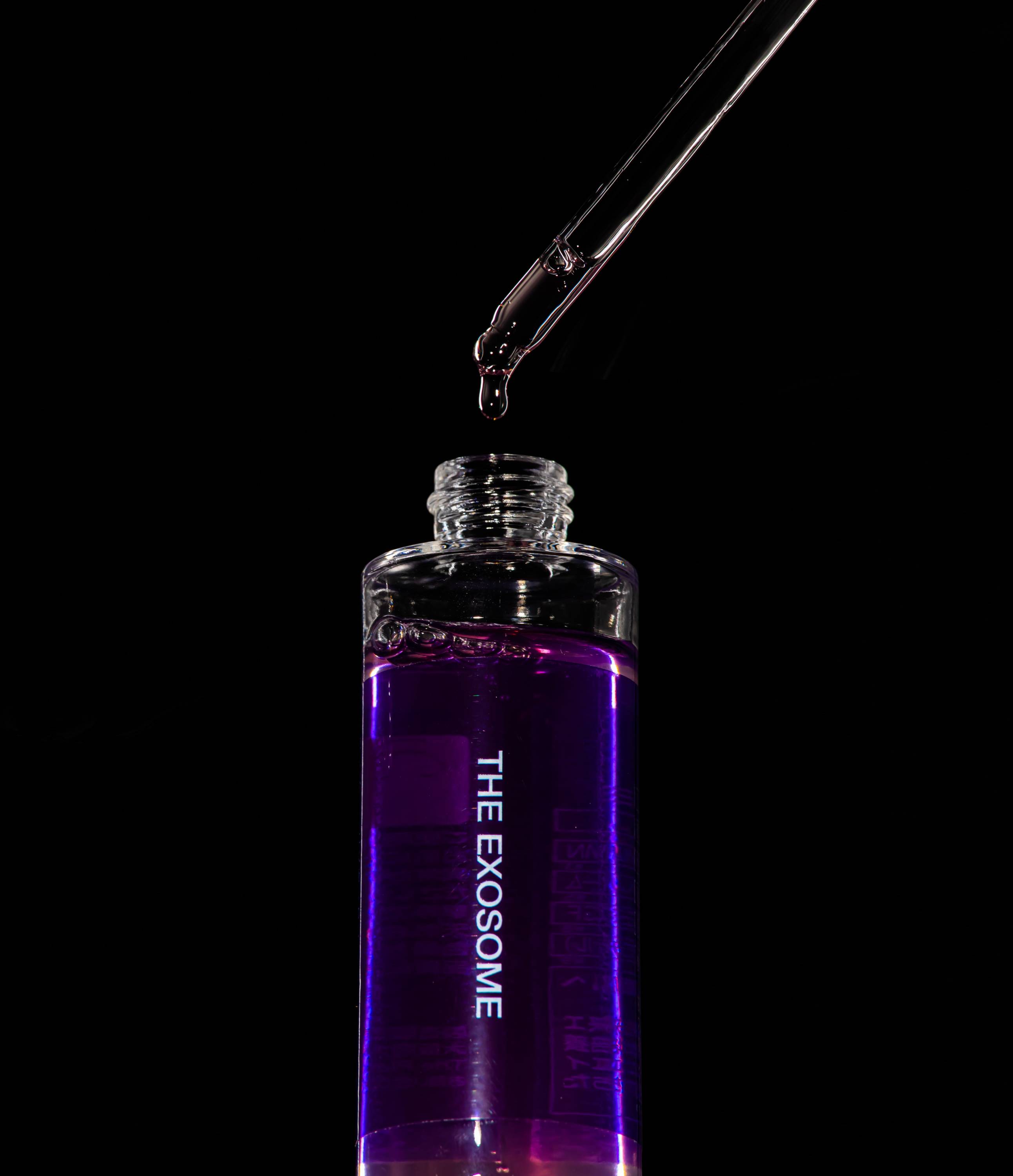 THE EXOSOME High Class Moist Essence Высокоувлажняющая и омолаживающая сыворотка с экзосомами и NMN, 55 мл - фото