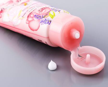 картинка Kose Cosmeport Rose of Heaven Hand Cream hand Cream, 60g магазин одежды и аксессуаров являющийся официальным дистрибьютором в России  Kose Cosmeport Rose of Heaven Hand Cream hand Cream, 60g