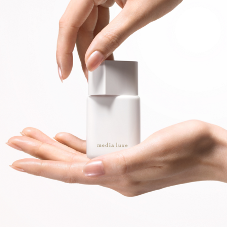 картинка KANEBO Media Makeup Base  магазин одежды и аксессуаров являющийся официальным дистрибьютором в России  KANEBO Media Makeup Base