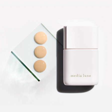 картинка KANEBO Media Luxe Liquid Foundation магазин одежды и аксессуаров являющийся официальным дистрибьютором в России  KANEBO Media Luxe Liquid Foundation