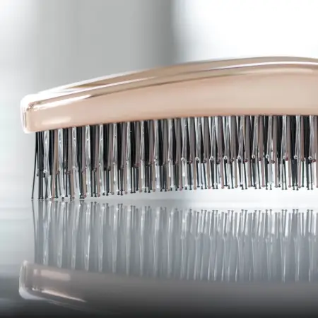 The Brashu Revo Multifunctional comb for washing the scalp, massage and styling