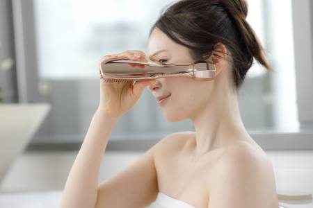 The Brashu Revo Multifunctional comb for washing the scalp, massage and styling