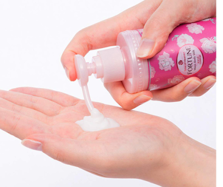 Kose Cosmeport Rose of Heaven Fortune Moist Body Milk 200ml