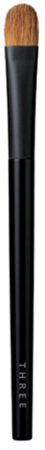 картинка THREE Color Veil Brush L Brush for eyes магазин одежды и аксессуаров являющийся официальным дистрибьютором в России  THREE Color Veil Brush L Brush for eyes