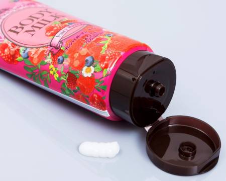 картинка Kose Cosmeport Precious Garden Body milk Fragrant body lotion with nourishing and moisturizing properties,200ml магазин одежды и аксессуаров являющийся официальным дистрибьютором в России  Kose Cosmeport Precious Garden Body milk Fragrant body lotion with nourishing and moisturizing properties,200ml