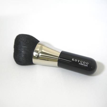 картинка KOYUDO fu-pa12-b Large Angled Powder & Blush Brush black / L face Brush магазин одежды и аксессуаров являющийся официальным дистрибьютором в России  KOYUDO fu-pa12-b Large Angled Powder & Blush Brush black / L face Brush