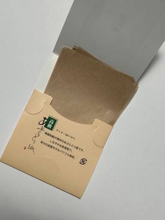 картинка Maiko Make Up Matting wipes, 50 sheets магазин одежды и аксессуаров являющийся официальным дистрибьютором в России  Maiko Make Up Matting wipes, 50 sheets