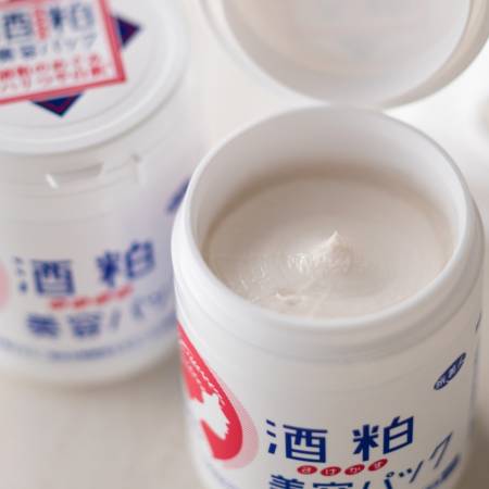 Azuma Tabibijin Sake Lees Beauty Pack Moisturizing and whitening mask with sake extract, 200 g