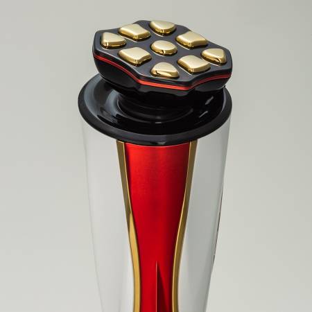 ARTISTIC&CO Arrivo Zeus II Set: ultra-modern powerful beauty machine and skin firming serum. Color olympia gold