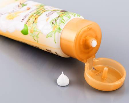 картинка Kose Cosmeport Rose of Heaven Moist Hand Cream Whit Rose Moisturizing hand cream 60g магазин одежды и аксессуаров являющийся официальным дистрибьютором в России  Kose Cosmeport Rose of Heaven Moist Hand Cream Whit Rose Moisturizing hand cream 60g