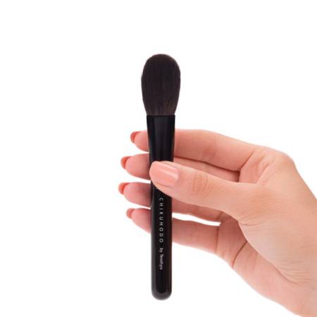 картинка CHIKUHODO Z Series Z-4 Cheek/Highlight Brush for blush, highlight магазин одежды и аксессуаров являющийся официальным дистрибьютором в России  CHIKUHODO Z Series Z-4 Cheek/Highlight Brush for blush, highlight