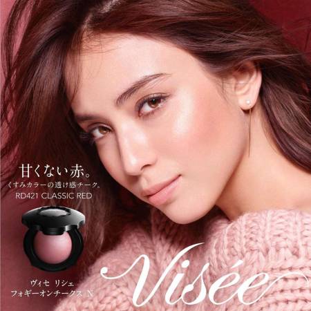 картинка Kose Visee Foggy On Cheeks Blusher, 5 g магазин одежды и аксессуаров являющийся официальным дистрибьютором в России  Kose Visee Foggy On Cheeks Blusher, 5 g