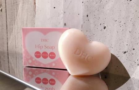 картинка DHC Soap Hip Hip soap with peach and gonyak body scrub, 80g магазин одежды и аксессуаров являющийся официальным дистрибьютором в России  DHC Soap Hip Hip soap with peach and gonyak body scrub, 80g